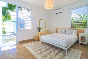 4 bedrooms, iron/ironing board, travel crib, WiFi - Casa Del Mar: Beach Front Oasis (San Juan)