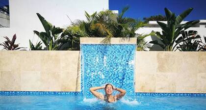 Villa Blanca: Private Pool | 3 Min Walk to Beach