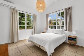 3 habitaciones, tabla de planchar con plancha, wifi y ropa de cama 