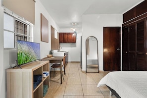 1 chambre, fer et planche à repasser, Wi-Fi, draps fournis