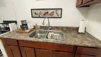 Cookware/dishes/utensils