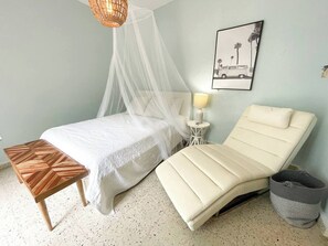 6 bedrooms, WiFi, bed sheets - Casa Azul: Indoor/Outdoor Living with Ocean View (San Juan)