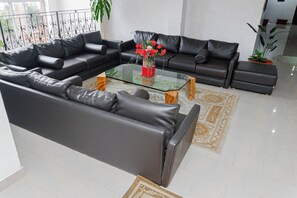 Khu tiếp khách ở sảnh