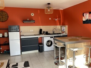 Micro-ondes, four, plaque de cuisson