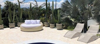 Shangri La Yoga and art