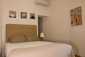 1 chambre, fer et planche à repasser, Wi-Fi, draps fournis