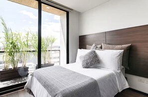 2 slaapkamers, een kluis op de kamer, een bureau