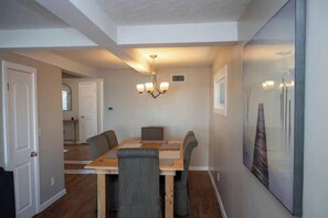 Dining - Spacious Vermilion House on the Lake (Vermilion)