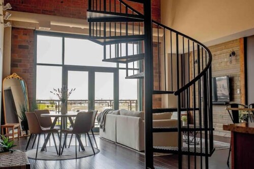 Stylish Condo Downtown Sandusky