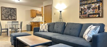 Charming 2-bedroom Home in Reedsburg - 20min from Wisconsin Dells