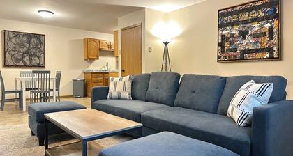 Charming 2-bedroom Home in Reedsburg - 20min from Wisconsin Dells