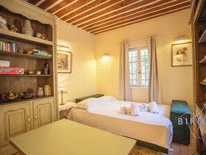 1 habitación, wifi y ropa de cama