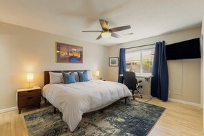 2 bedrooms, desk, iron/ironing board, WiFi