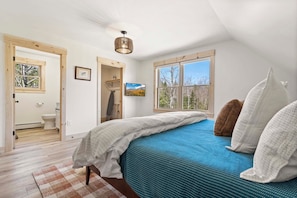 4 bedrooms, iron/ironing board, WiFi, bed sheets - Pointers Den-Fireplace, Arcade, 2 Primary Suites (Bethel)