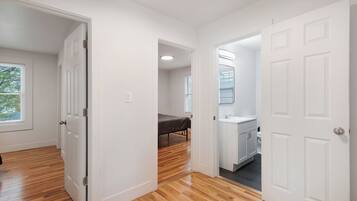 4 bedrooms, WiFi, bed sheets