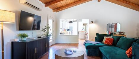 Älytelevisio, kirjoja, stereot