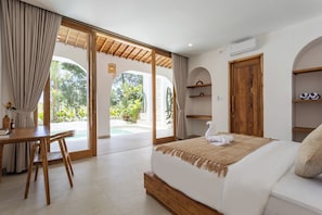 2 habitaciones, escritorio, tabla de planchar con plancha y wifi