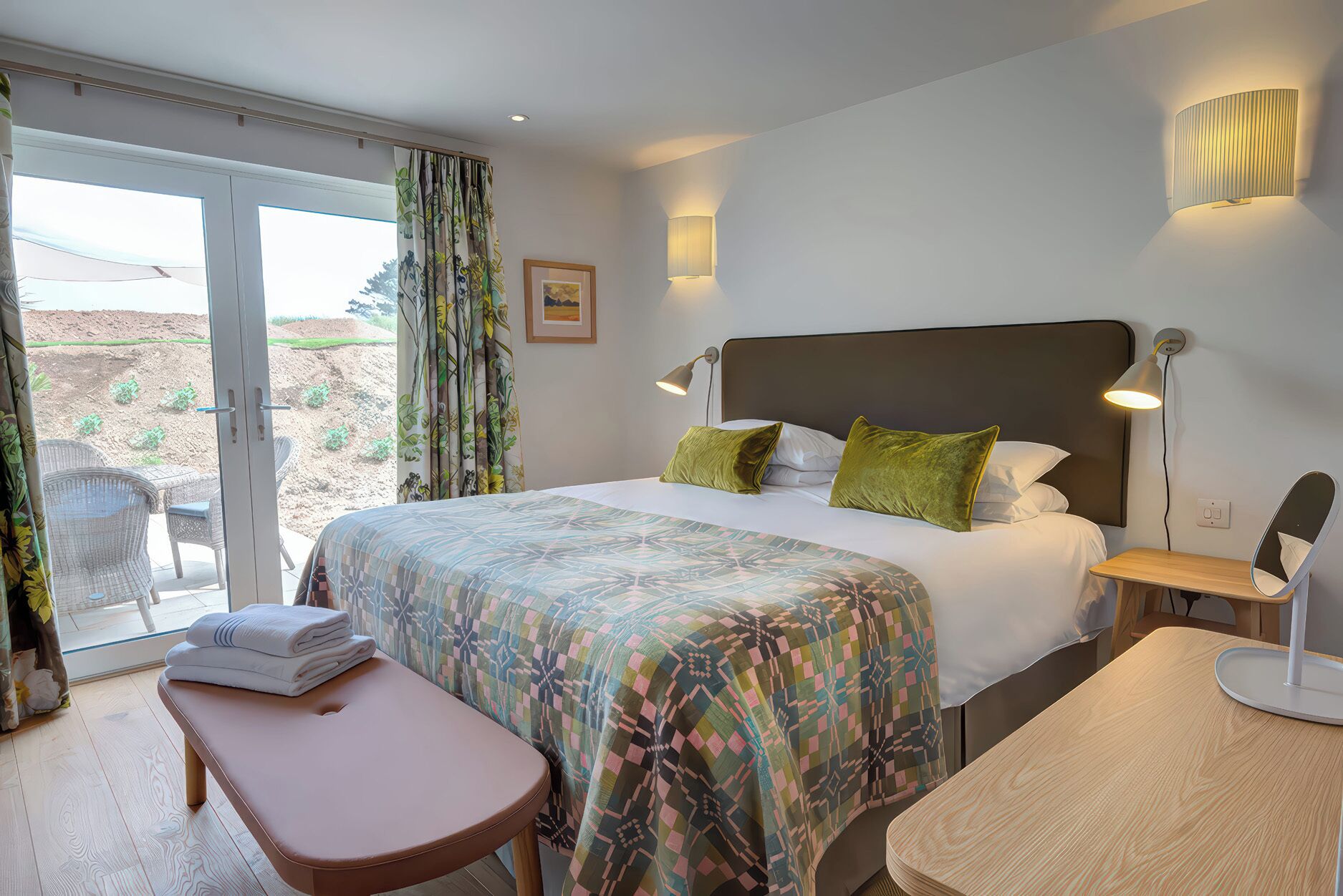 3 bedrooms, individually decorated, individually furnished, free WiFi