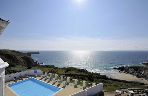 Piscine couverte, piscine extérieure