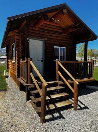 Exterior. Cabin 5 at the Almo Inn Near City of Rocks/Castle Rocks Parks in Idaho