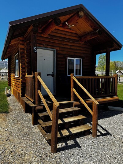 Cabin 5 at the Almo Inn Near City of Rocks/Castle Rocks Parks in Idaho