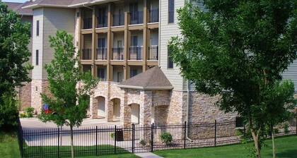 Condo, Arnolds Park, Walk to Restaurants & Shops, 4 Bedroom, 2 Bath, Pool