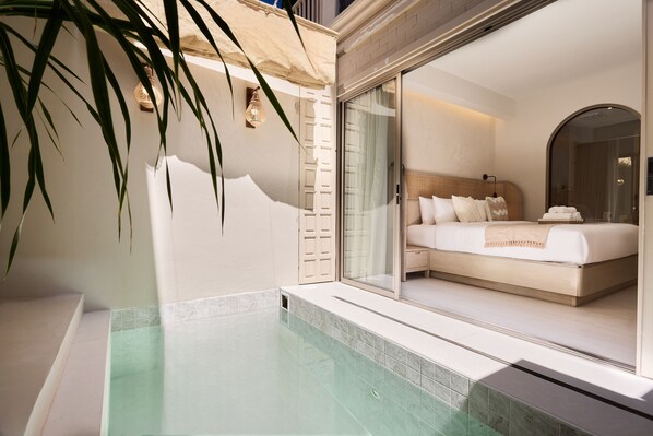 Habitación Prestigio, 1 cama King size, vista a la alberca | Ropa de cama de alta calidad y artículos del minibar gratis