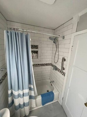 Shower, hair dryer, towels, soap - Huron Beach Cottage with Game Room (Huron)