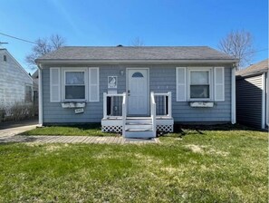 Exterior - Huron Beach Cottage with Game Room (Huron)