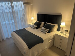 2 chambres, fer et planche à repasser, Wi-Fi, draps fournis