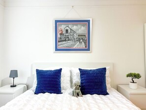 2 bedrooms, iron/ironing board, travel crib, WiFi (free) - Folkestone Oasis - Spacious Flat - Pets Welcome! (Folkestone)
