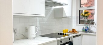 Folkestone Oasis - Central 2 Bedroom Apartment - Pets Welcome!
