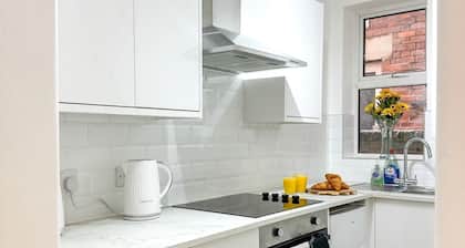 Folkestone Oasis - Central 2 Bedroom Apartment - Pets Welcome!