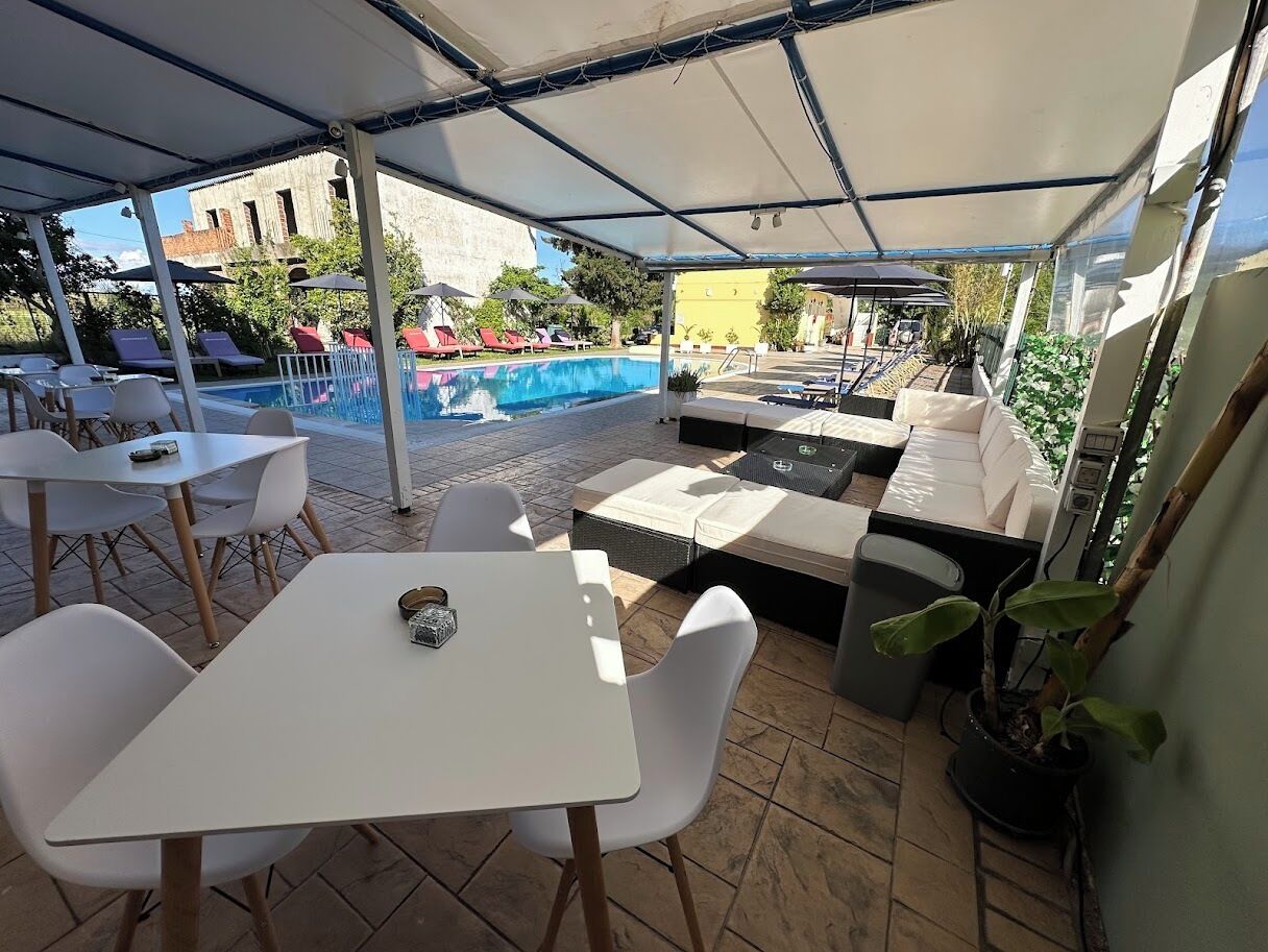 Bar en bord de piscine