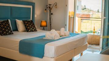 Romantic Room | Free WiFi, bed sheets