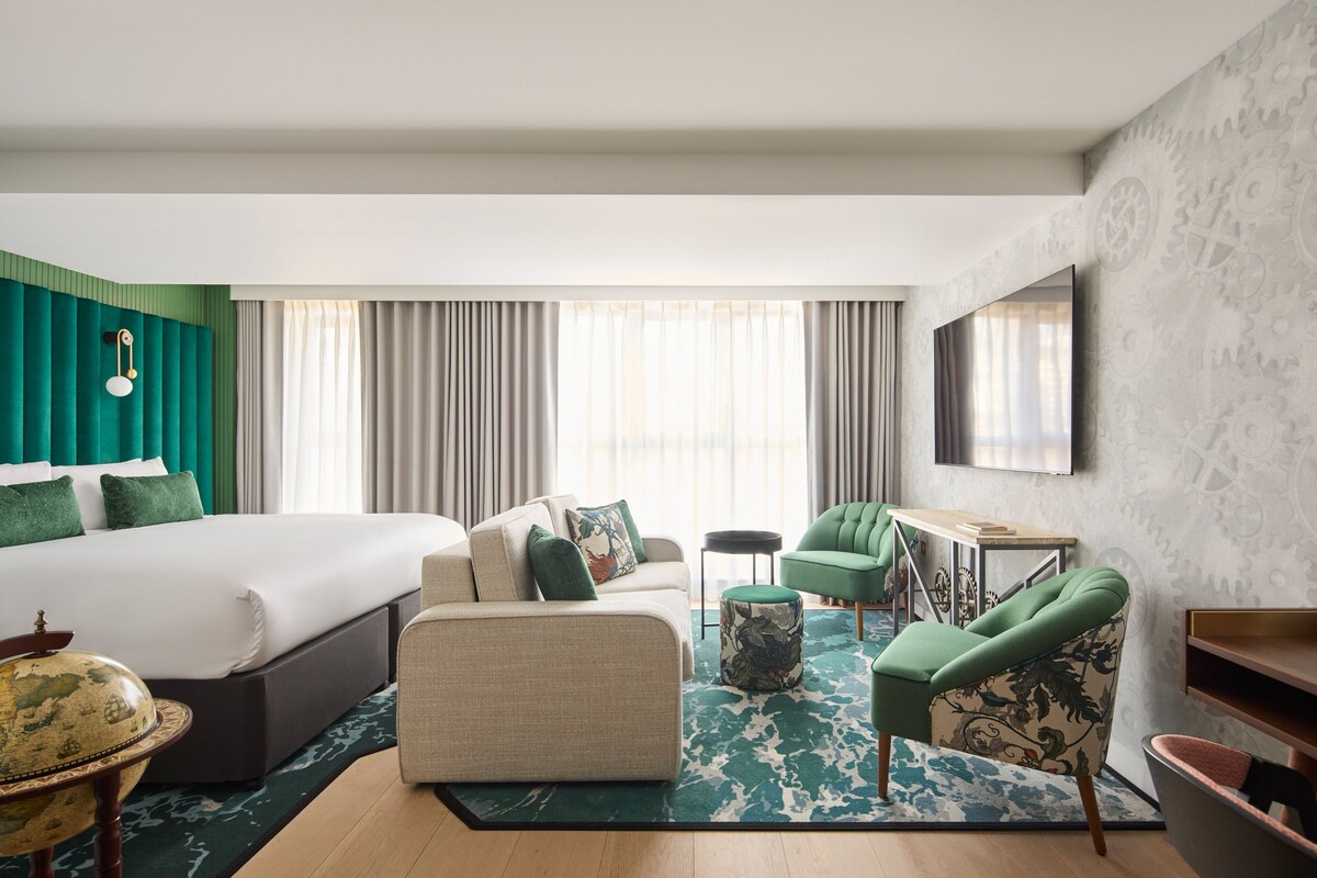 Suite, 1 King Bed with Sofa bed | Hypo-allergenic bedding available, minibar, in-room safe, desk