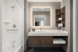 Suite, 1 Schlafzimmer (Bathtub/Shower) | Kostenloses WLAN