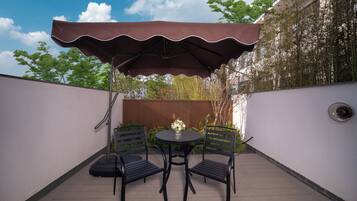 1 King Standard Courtyard Access | View from room