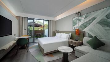 1King Standard | Down comforters, in-room safe, blackout drapes, free cribs/infant beds