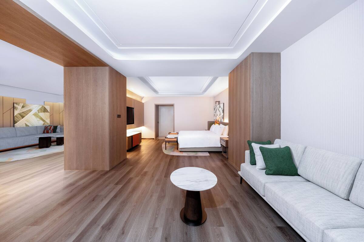 One Bedroom Suite Entertainment | Down comforters, in-room safe, blackout drapes, free cribs/infant beds