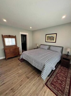 4 habitaciones, tabla de planchar con plancha, wifi y ropa de cama 