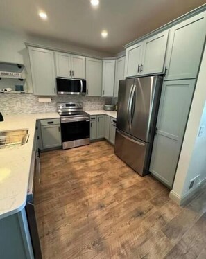 冰箱、微波炉、烤箱、炉灶