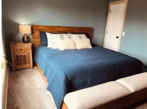 4 bedrooms, desk, travel cot, WiFi