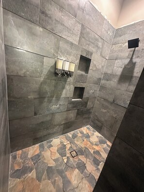 Hårtørrer, bidet, håndklæder, Sæbe