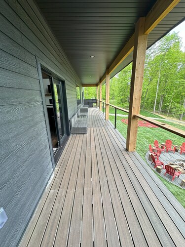 New Lake Home on Upper Cullen - volleyball, game room, sauna, and lots of trees!