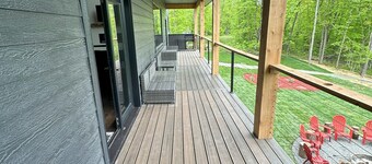 New Lake Home on Upper Cullen - volleyball, game room, sauna, and lots of trees!