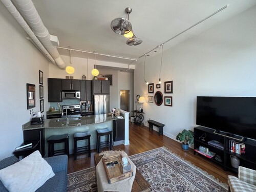 1BR in Heart of Downtown Ann Arbor w/ Windows + Free Parking