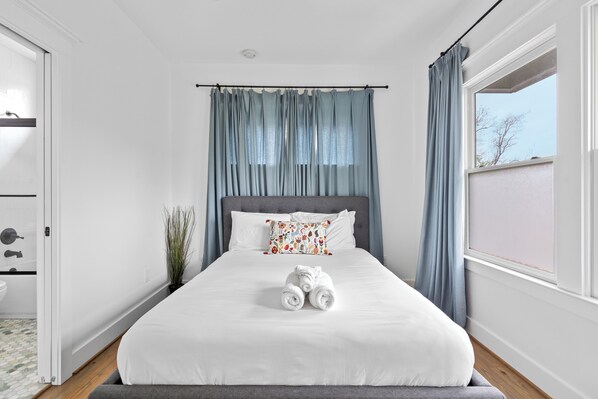 1 habitación, tabla de planchar con plancha, wifi y ropa de cama