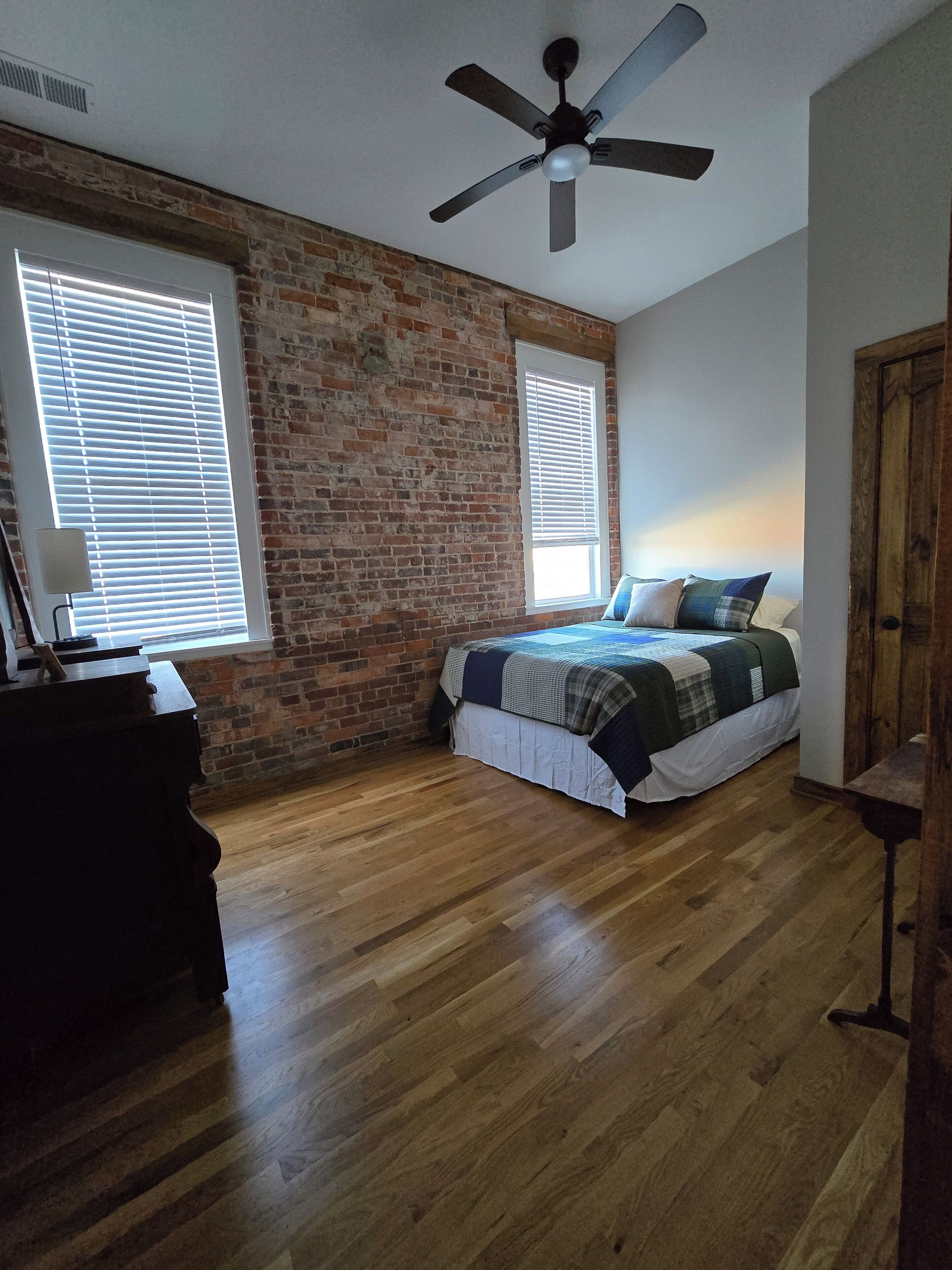 2 chambres, fer et planche à repasser, Wi-Fi, draps fournis