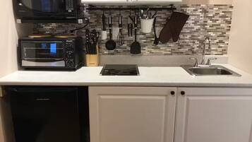 冰箱、微波炉、茶具/咖啡用具、电热水壶